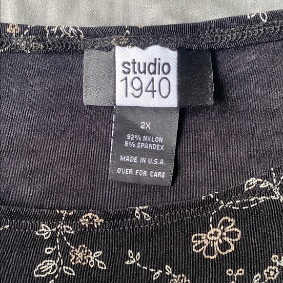 Beautiful Studio 1940 2X Black Top With Cream Floral Pattern With Strawberries - Picture 6 of 6